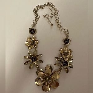 Metal flower necklace